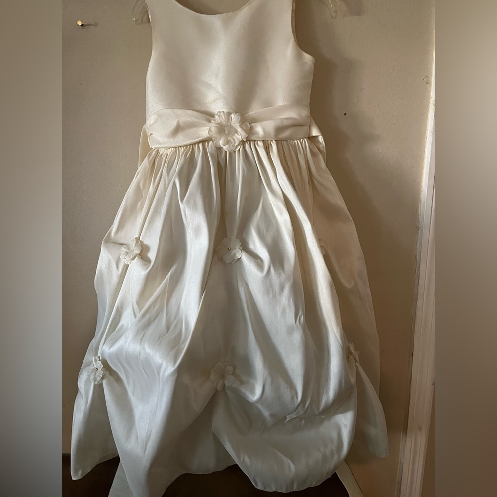Girl’s Cinderella long dress size 8
